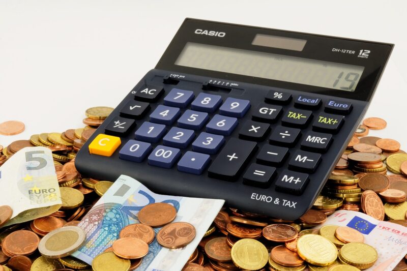 投資に特別な才能はいらない？資産1億円に届く人の条件とは