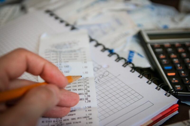 「暴落しても半年で戻る」は本当？過去の株価暴落の回復年数と備えるべきこと