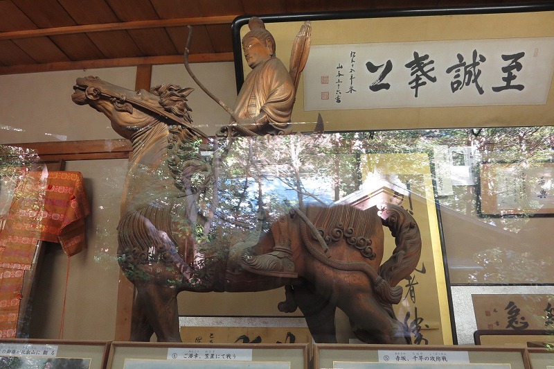宝物殿・護良親王像