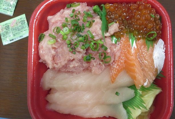 ねぎとろ・サーモン丼